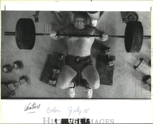 1992 Press Photo Weight lifter Kessen Kellum practicing for record 610 lds. - Historic Images