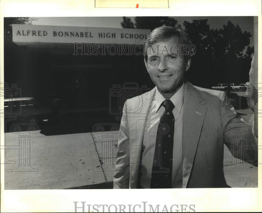 1988 Press Photo Bonnabel High School's New Principal Bill Kelly in Metairie - Historic Images