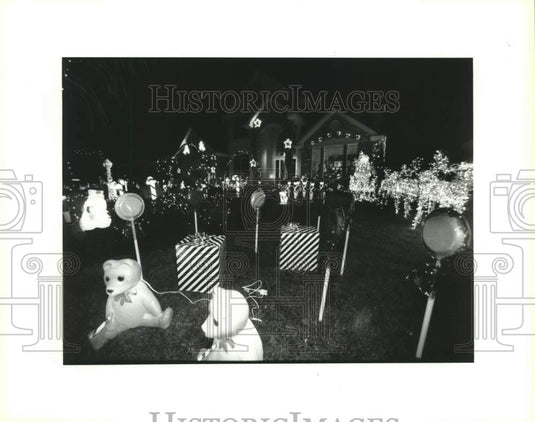 1994 Press Photo Christmas Light decorations at