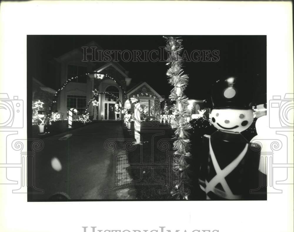 1994 Press Photo Kenner Christmas Light decorations-#50 Chateau Rothschild Drive - Historic Images