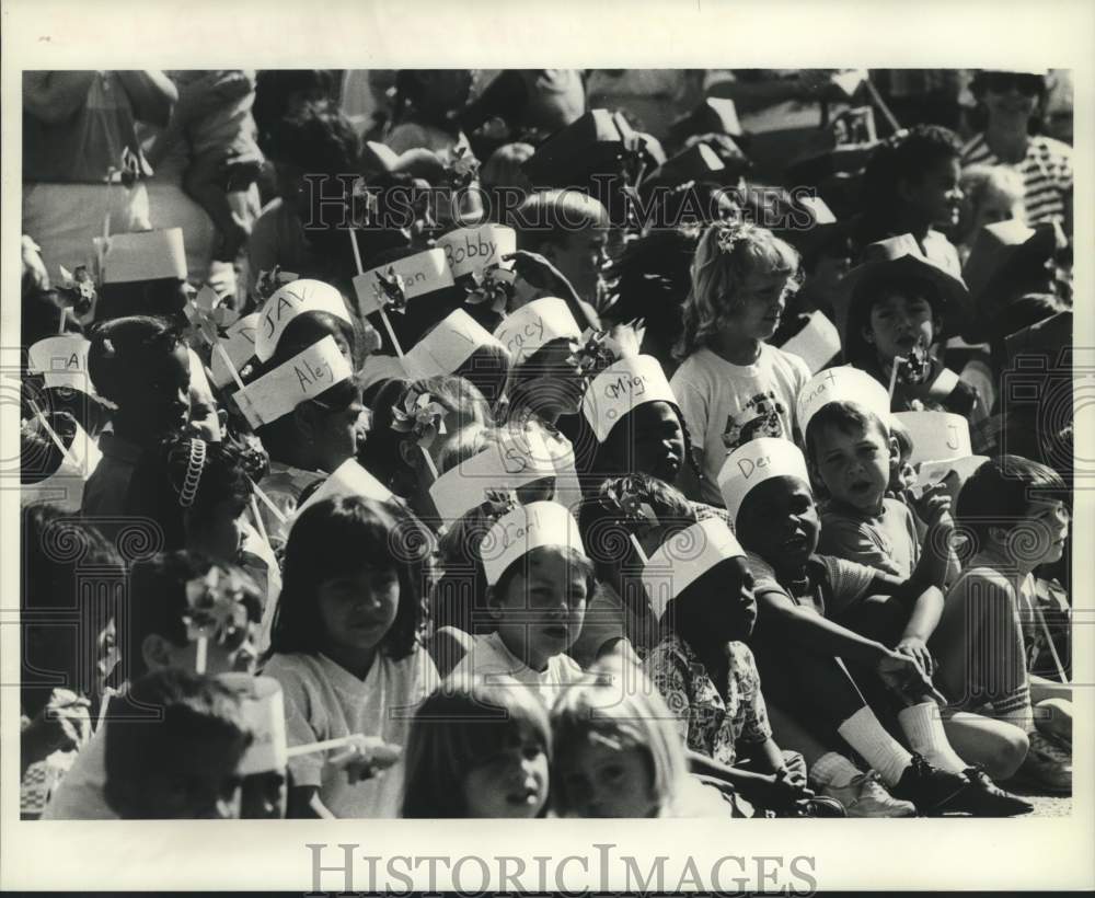 1988 Press Photo Students participate in the Harold Keller Elementary Field Day - Historic Images