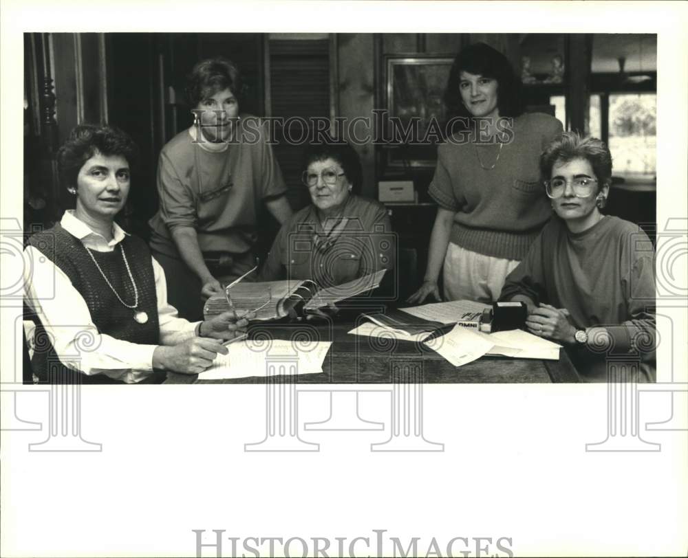 1988 Press Photo Joan Keller with Louisiana H. L. A. Registry Foundation members - Historic Images