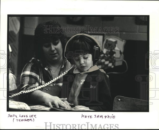 1986 Press Photo Teacher Sally Langley & preschooler Kate Sarphie-Kehoe-France - Historic Images