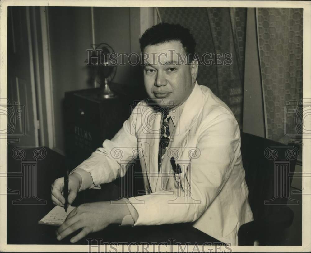 Press Photo Dr. Leonel L. Kahn, President City Board of Health of Rayne. - Historic Images