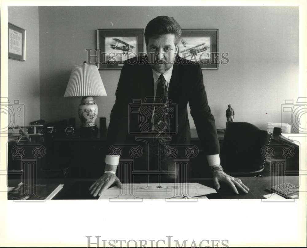 1994 Press Photo Software developer Robert Keith in his 2 Lakeway Center office - Historic Images