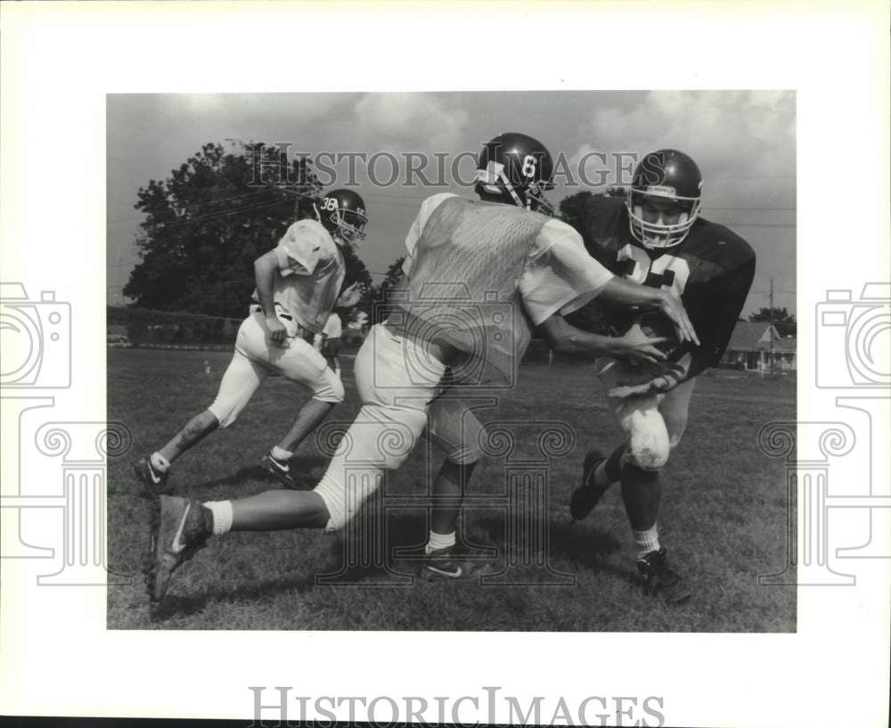 1991 Press Photo Ross Kael #6 at Chalmette High School football practice - Historic Images