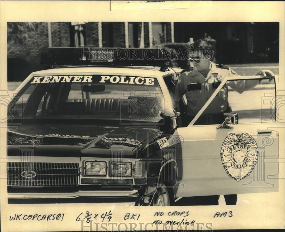 1990 Press Photo Kenner police Jake Scardino with new black and white police car - Historic Images