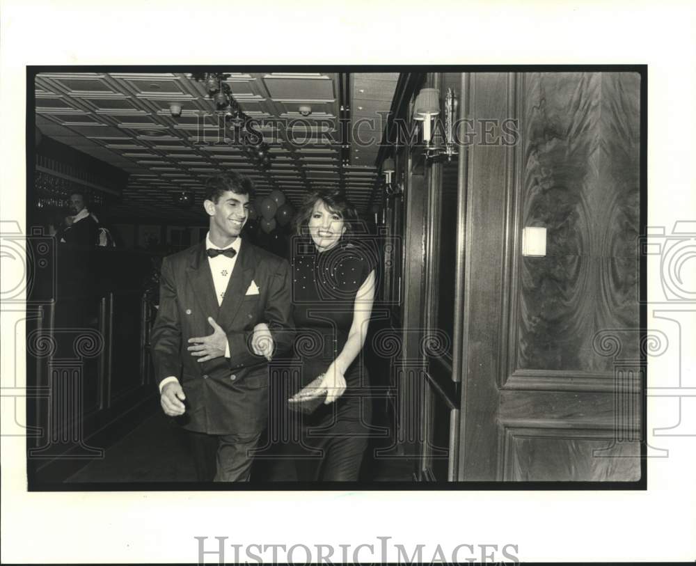 1989 Press Photo &quot;Anything Goes&quot; party attendees Henry Hernandez, Dorothy Kiara - Historic Images