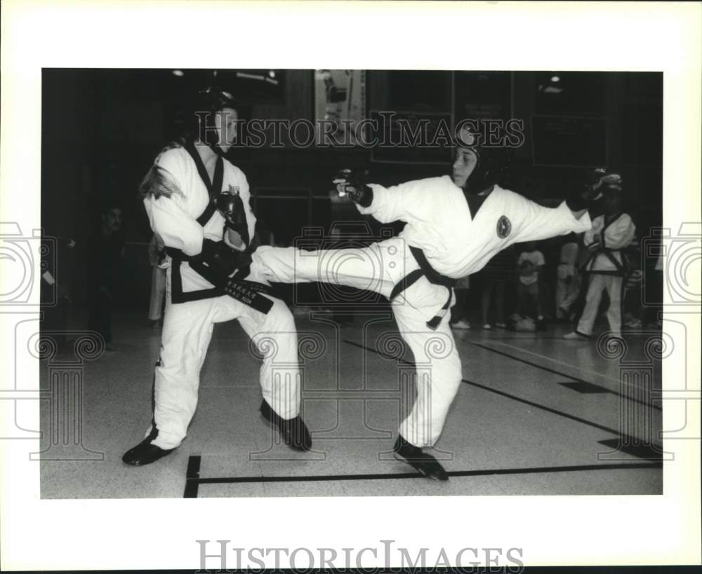 1993 Press Photo Kickboxing - Misty Blanchard and Stacy McNab during a match - Historic Images