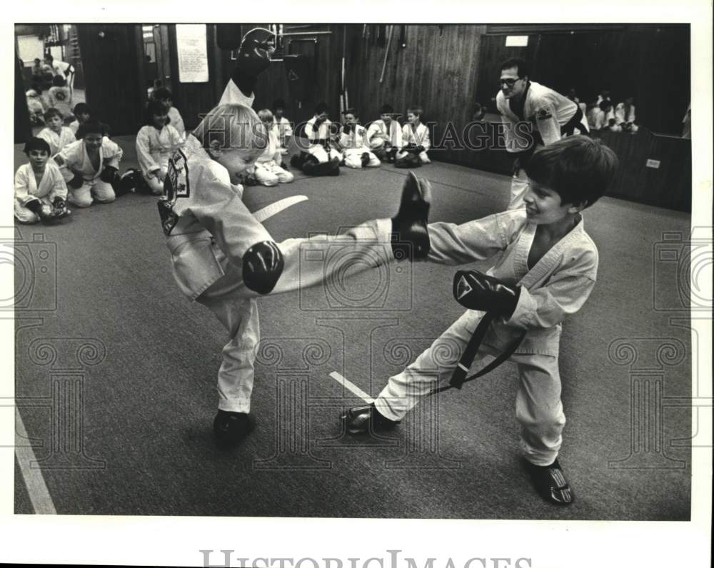 1986 Press Photo Sparring session at the Chalmette Karate Center - Historic Images