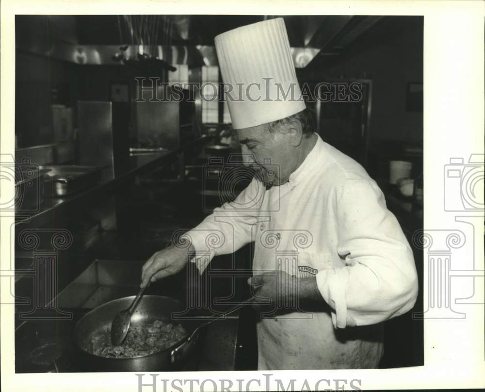 1989 Press Photo Chef Chris Kerageorgiou of La Provence Restaurant in Lacombe - Historic Images