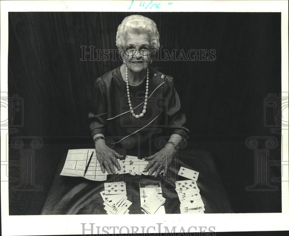 1987 Press Photo Bridge player Ada J. Kent at the Bridge Center, 721 Veterans - Historic Images