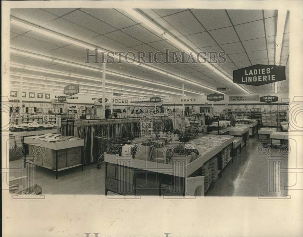 1971 Interior view of Kent&#39;s store at 6409 Airline - Historic Images