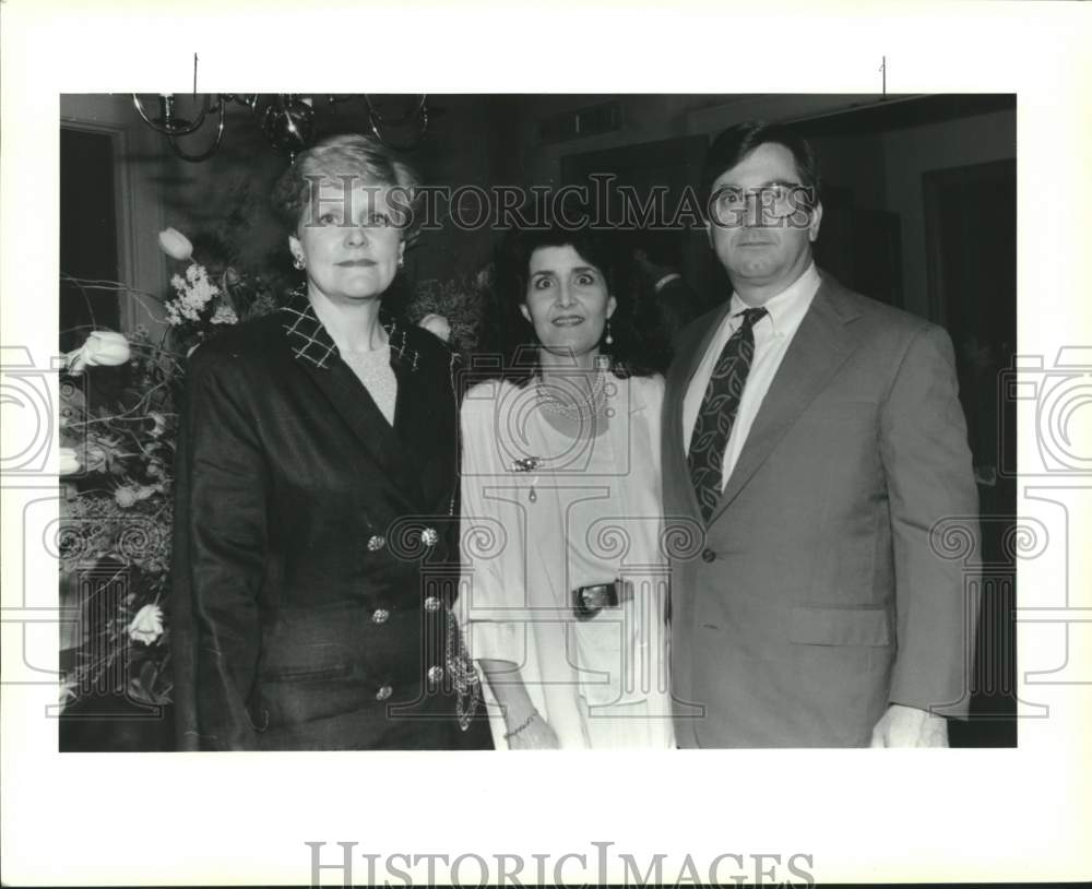 1993 Press Photo St. Scholastica Patron Party at Ed Brown&#39;s home in Covington - Historic Images