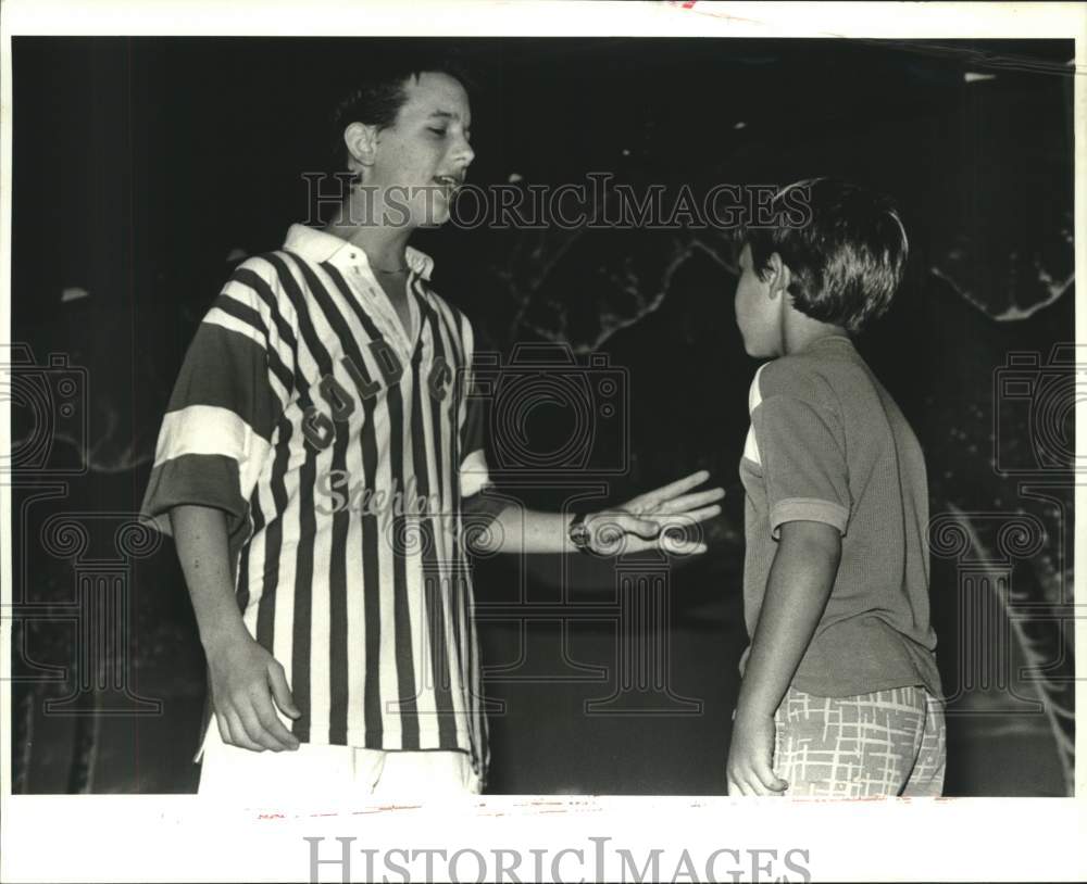 1987 Press Photo Ugly Duckling rehearsal scene at Kenner Community Theatre - Historic Images