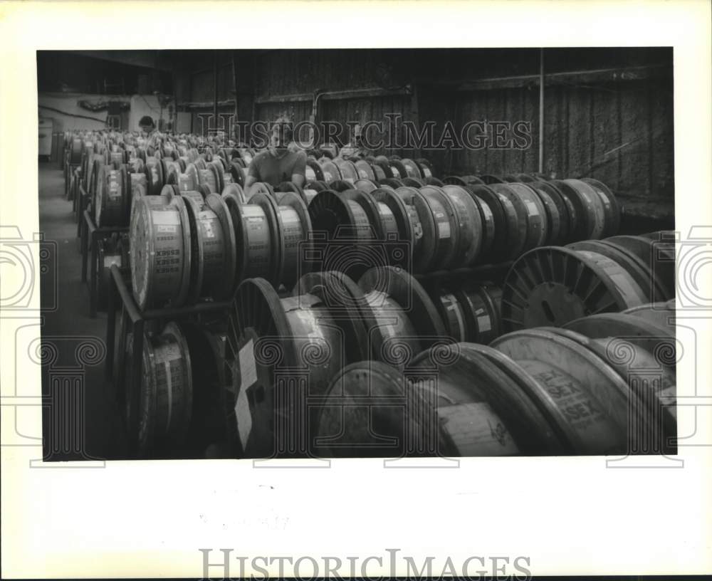 1989 Press Photo Workmen check rolls of magnet wire at Kencoil Inc. - Historic Images