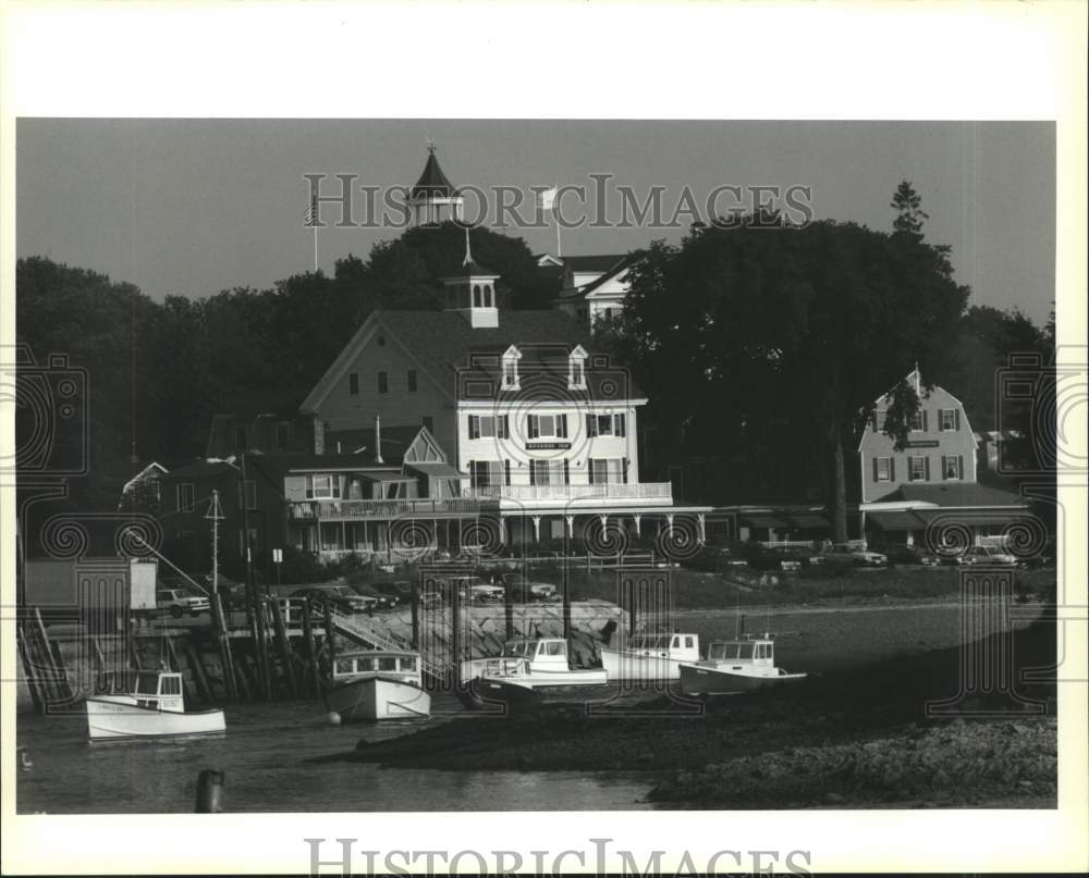 1988 Press Photo Fishing boats sit on Kennebunk River in Kennebunkport, Maine - Historic Images