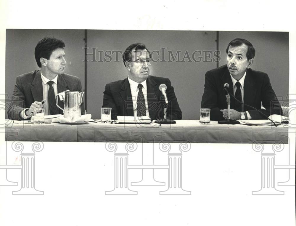 1986 Press Photo Timothy Ryban, Eamon Kelly and William Oakland during meeting - Historic Images