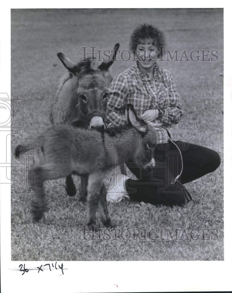 1988 Press Photo Brenda Kirkley, First Baptist Church in Slidell with donkeys - Historic Images