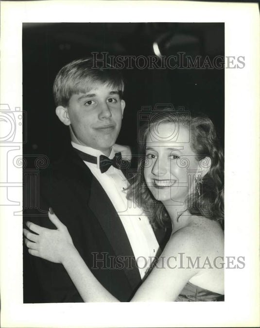 1994 Press Photo Pablo Gonzalez & Lauren Kolb dancing at a Sweet 16 Party - Historic Images