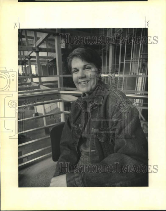 1992 Press Photo C. A. C. Volunteer, Victoria Kolb - Historic Images