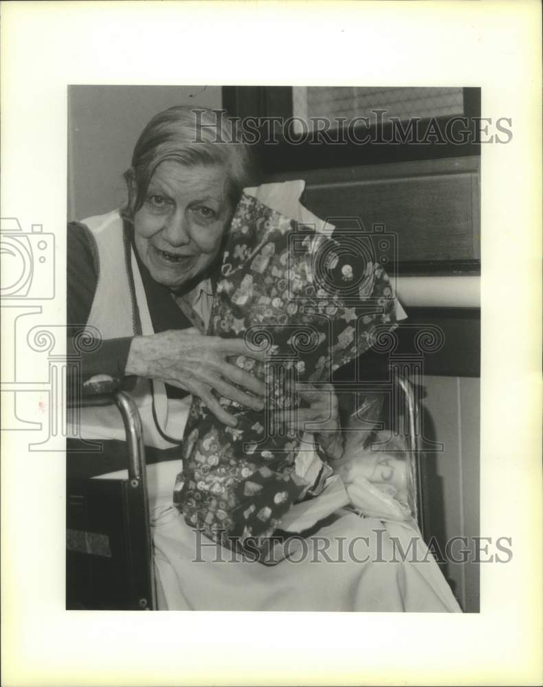 1988 Press Photo Dominick Lucurto, resident at Jefferson Healthcare in Jefferson - Historic Images