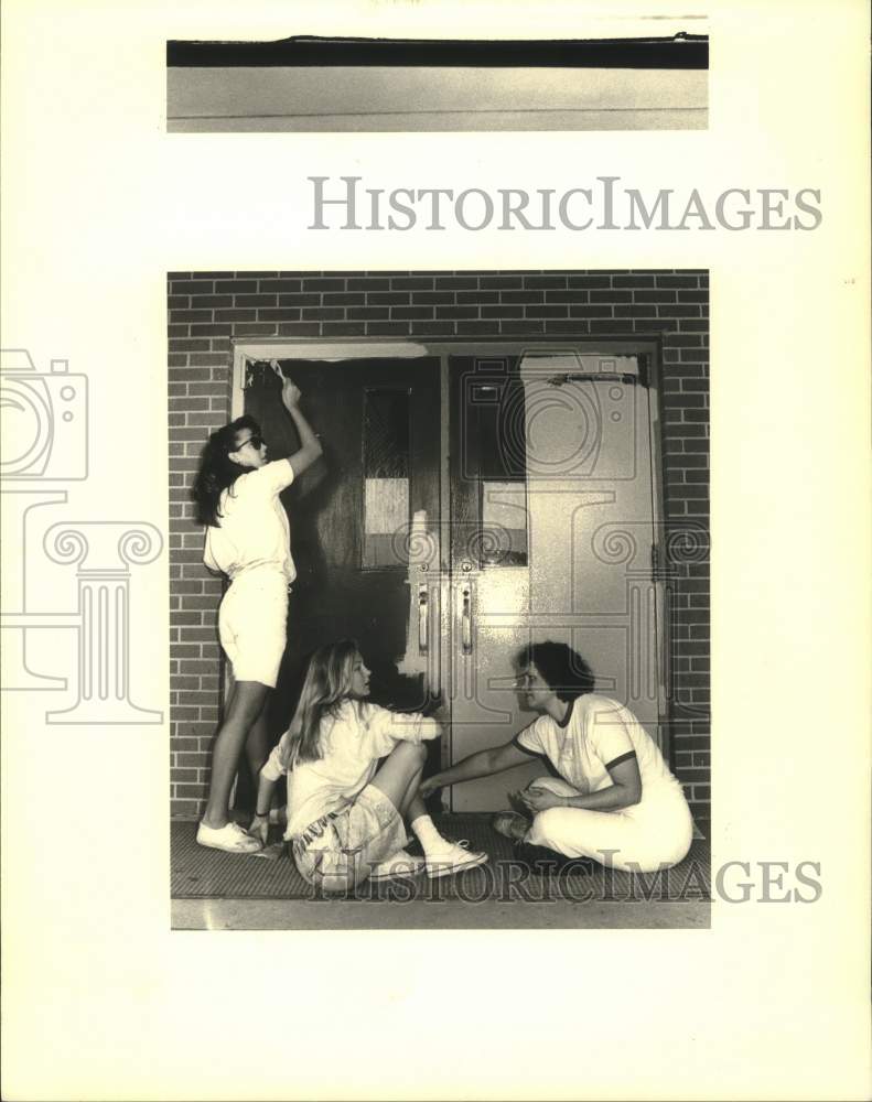 1989 Press Photo Grace King High students clean up - Historic Images