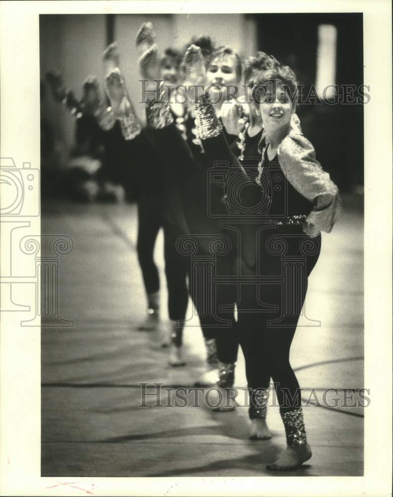 1988 Press Photo Brewer High School members perform at Grace King High School - Historic Images