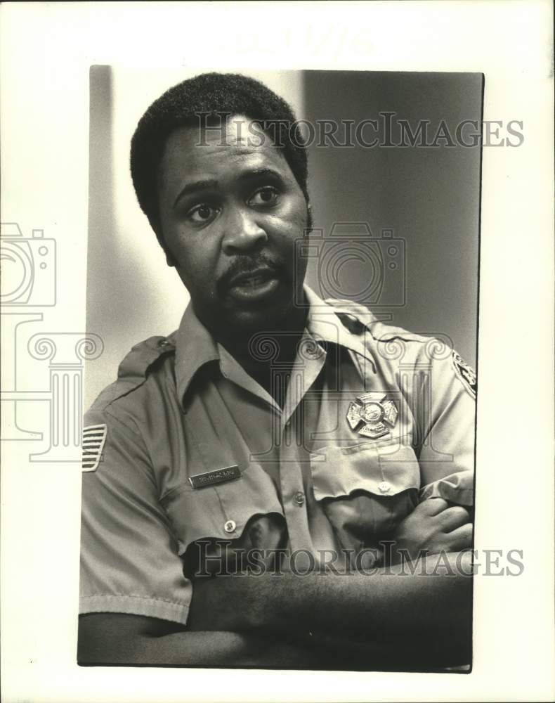 1987 Press Photo Jefferson Parish Firefighter Henry King at East Jeff Hospital - Historic Images