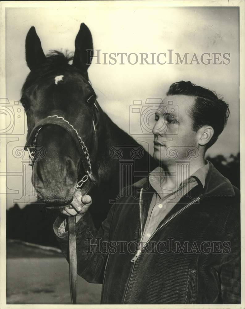 1969 Press Photo Assistant trainer Jimmy King shown with Zip Line - nob47803 - Historic Images