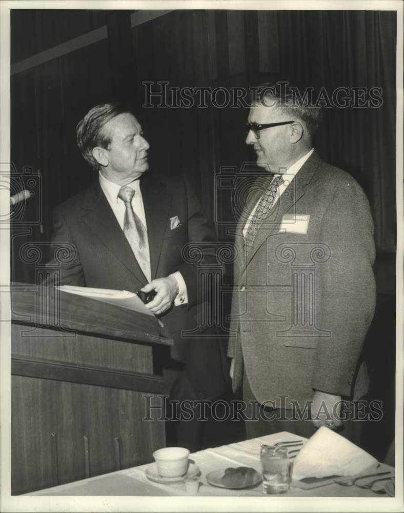 1971 Press Photo Homer Hitt and Leonall C. Anderson at Economics conference - Historic Images