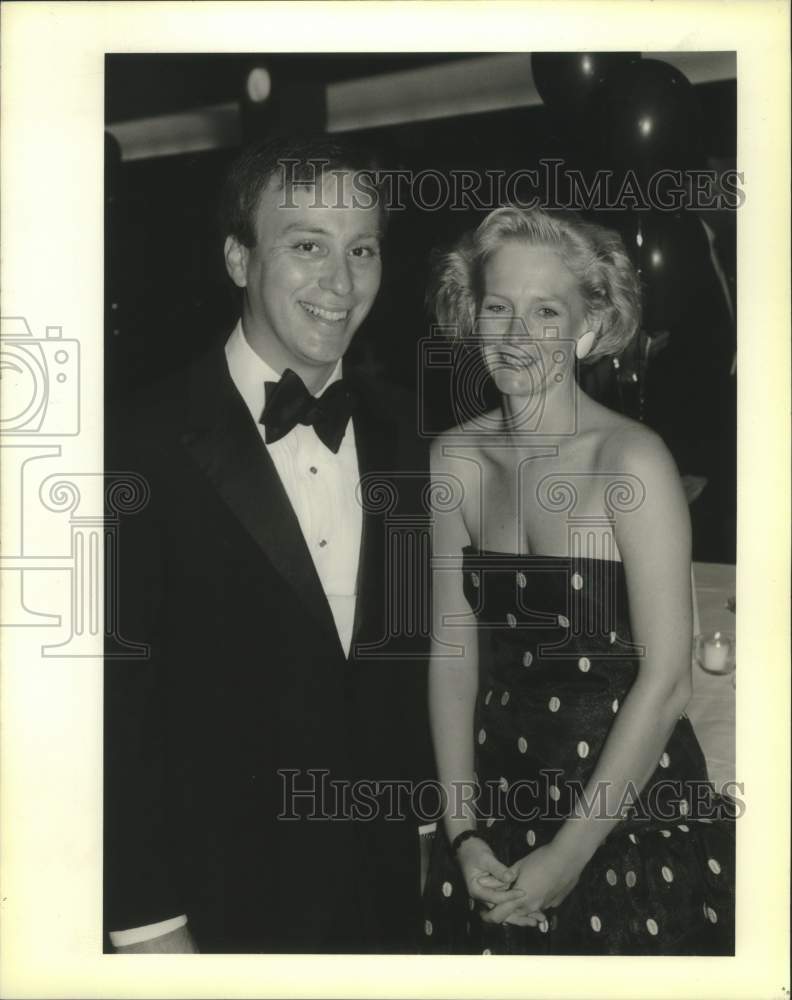 1989 Press Photo Thomas Krentel &amp; Catherine Lipscomb- Le Bon Temps Society party - Historic Images