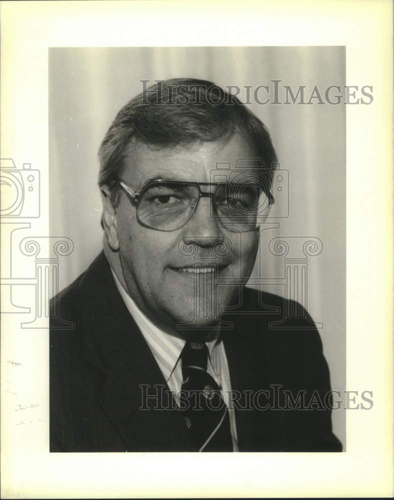 1989 Press Photo Bob Kreeger, TV Newsman winner of The Great Gentleman Award - Historic Images