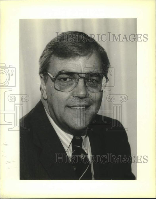 1989 Press Photo Bob Kreeger, TV Newsman winner of The Great Gentleman Award - Historic Images