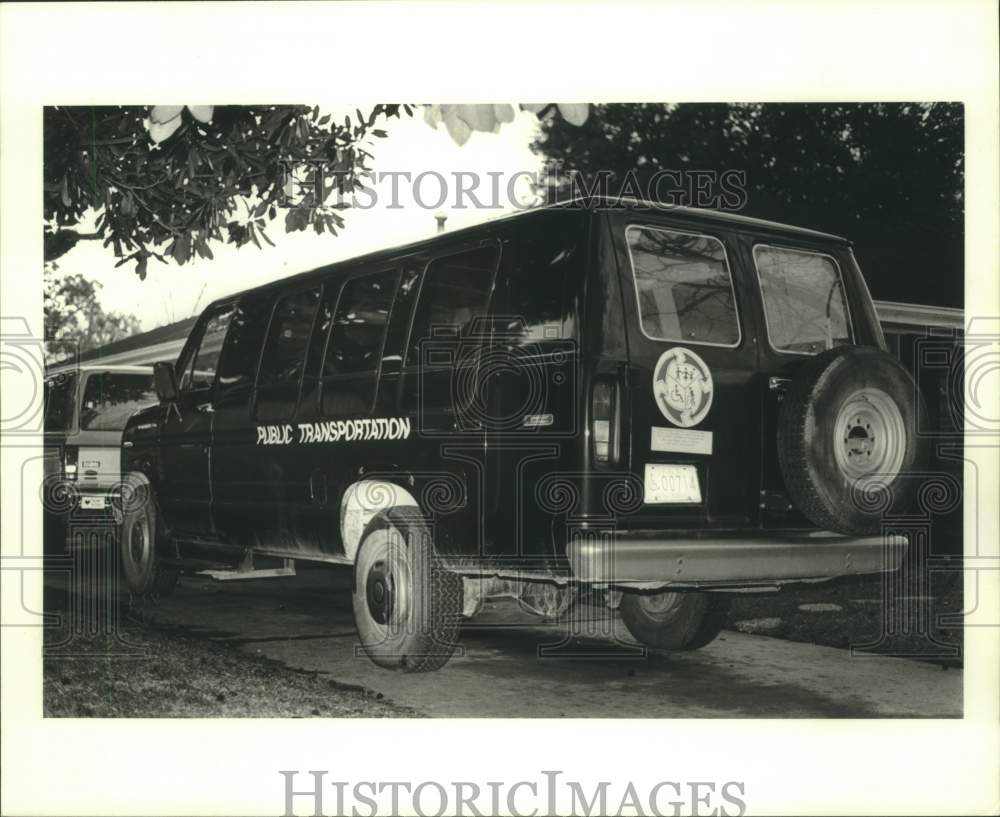 1988 Press Photo Public Transportation van used for the handicapped. - Historic Images