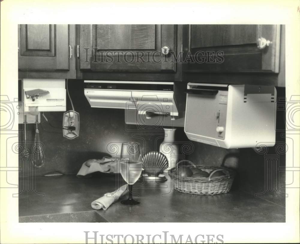 1992 Press Photo Hidden appliances are the latest trend in kitchens as seen here - Historic Images