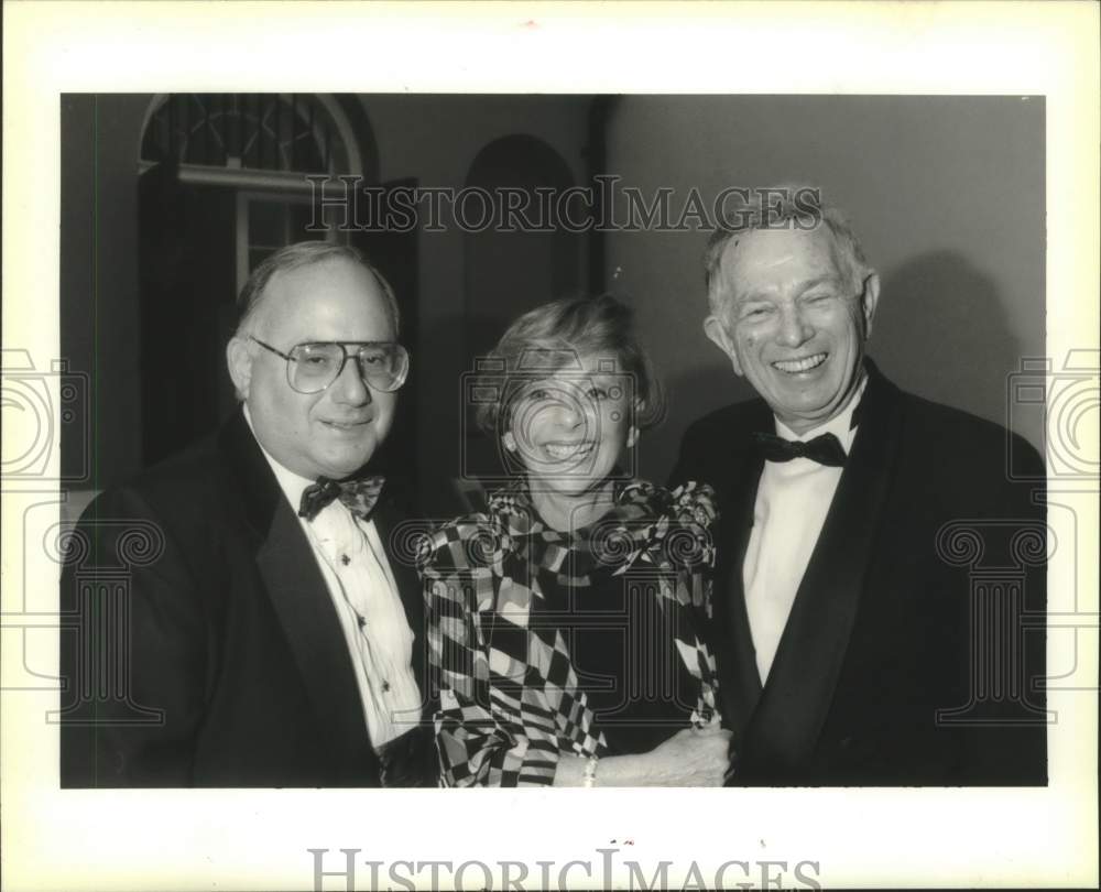 1994 Press Photo University of New Orleans Party Attendees Smile for the Camera - Historic Images