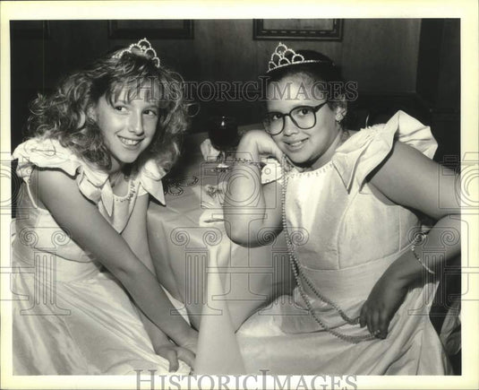 1994 Press Photo Ashley Kirkwood, Amy Marie Marie Martinez - Babylon - Historic Images