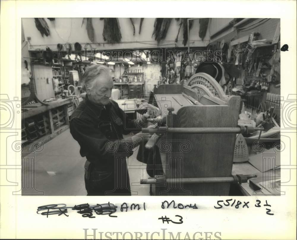 1990 Press Photo Milton Kinler works on a cabinet at his Magazine Street shop. - Historic Images