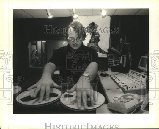 1993 Press Photo Disc jockey "Skid Marxx" of the upbeat country station KGRT. - Historic Images