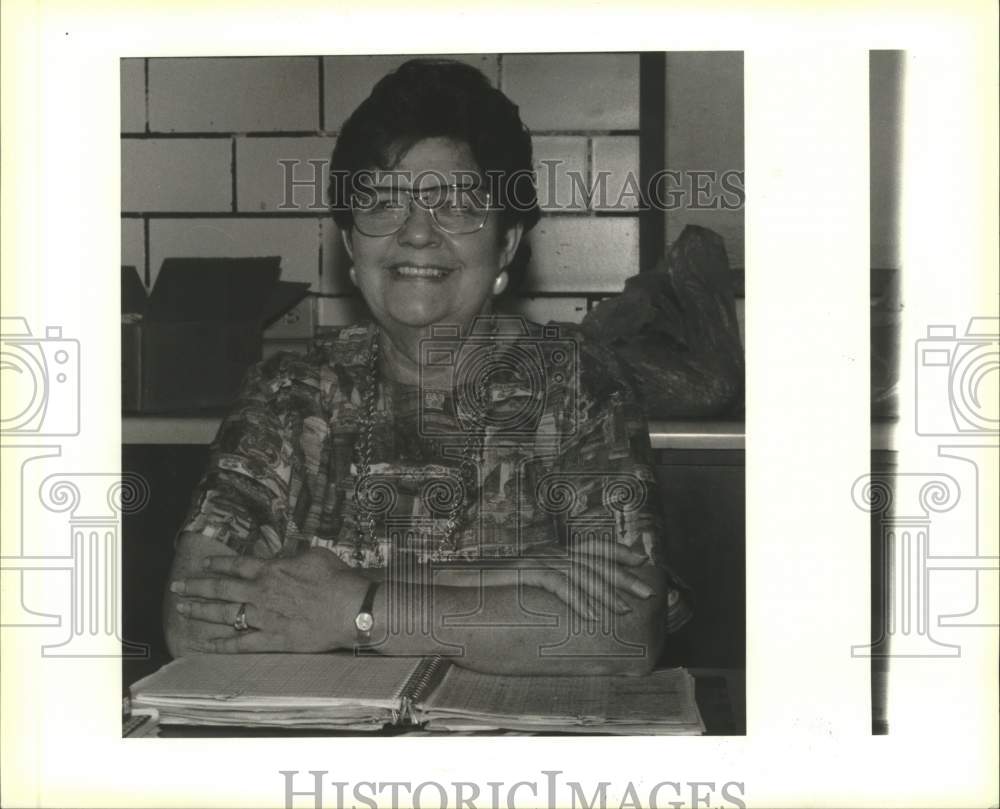 1994 Press Photo Mary Jo King, retiring teacher from Chalmette High School - Historic Images