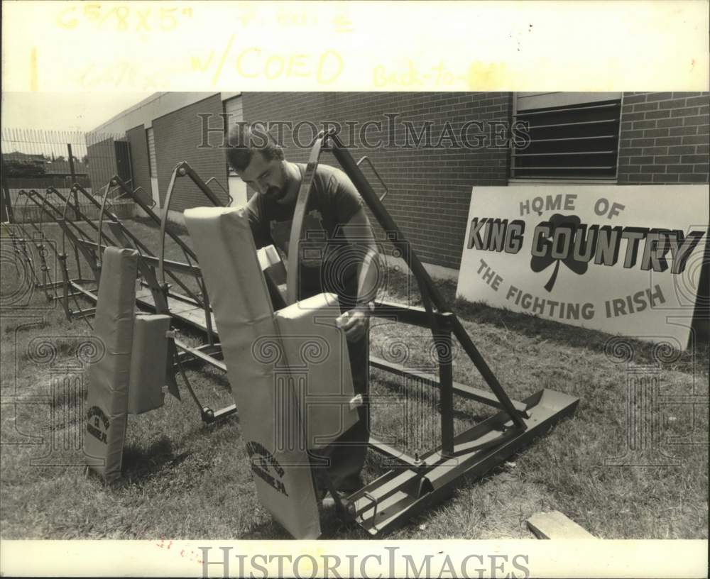 1986 Press Photo John Bode assembles sled for Grace King football practice - Historic Images