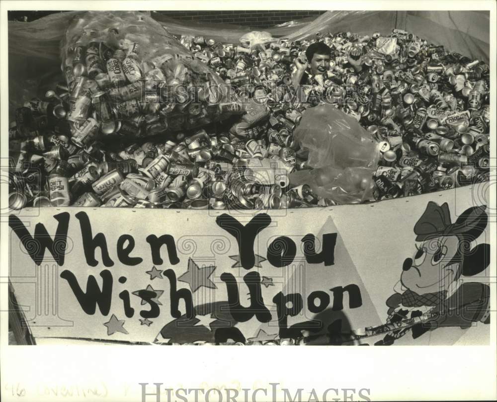 1987 Press Photo Brett Pearson of Grace King High School during Can Collection - Historic Images