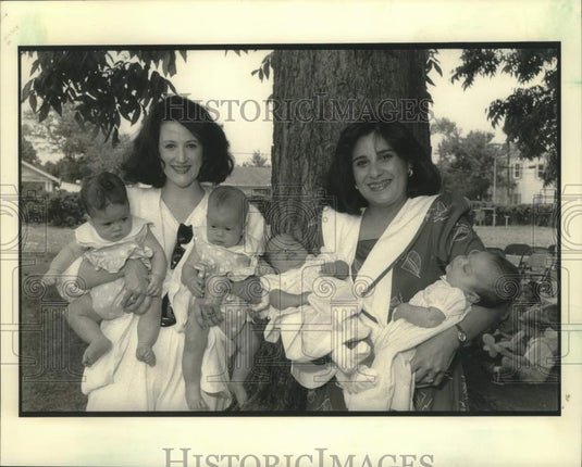 1990 Press Photo Mothers of twins, Allison & Alexis at Sacred Heart Baby Party. - Historic Images