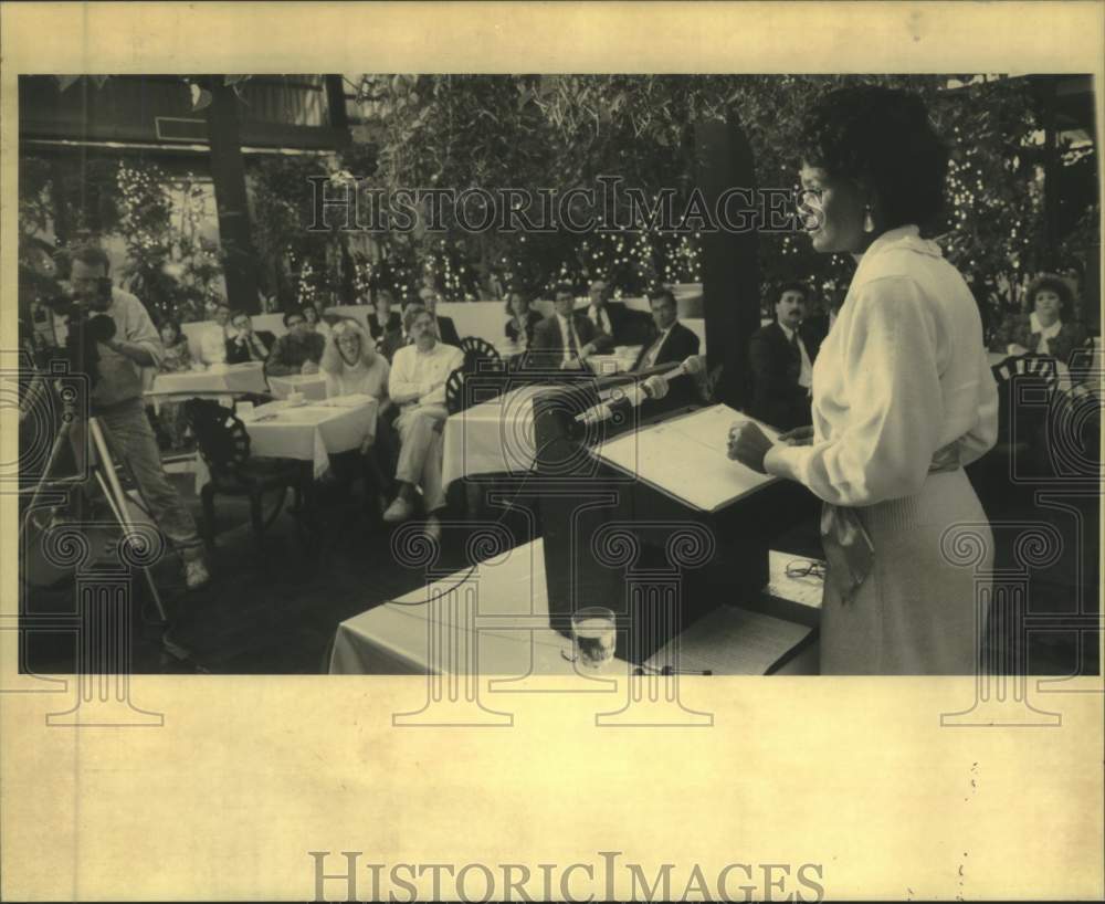 1992 Press Photo Stephanie King leads a prayer breakfast - Historic Images