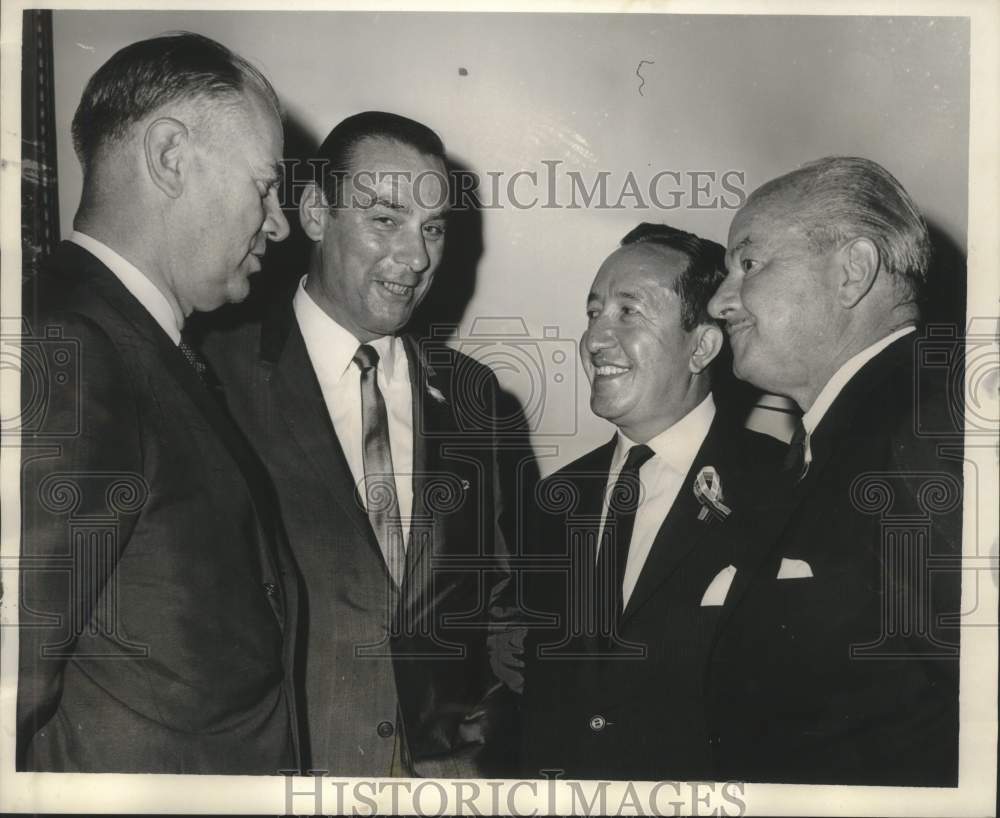 Press Photo D.V. Kirchoff and others at Ecuador-Louisiana Institute reception - Historic Images