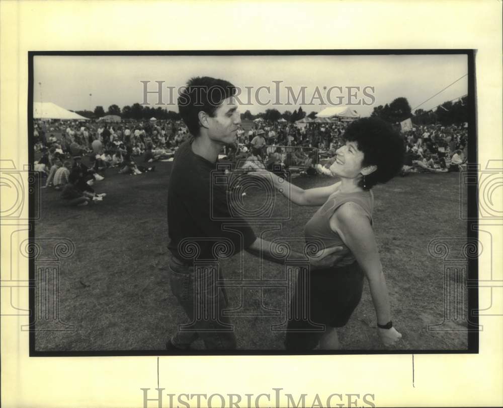1992 Press Photo  Matthew Dollin & Desiree Loeb dance at the Jefferson Festival - Historic Images