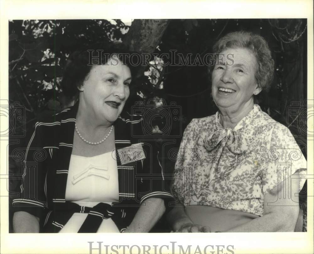 1993 Press Photo Poetry Society Members Lois Krulisky and Genie Jordan - Historic Images