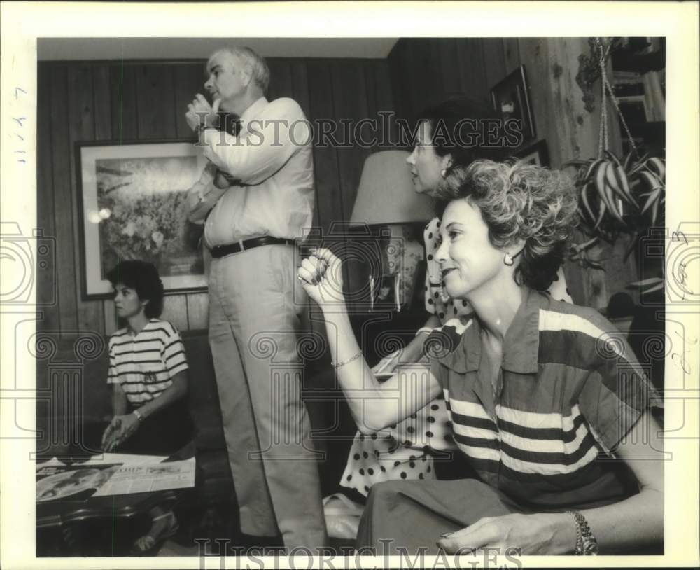 1989 Press Photo Anti-abortionists Cheer Tentative Supreme Court Victory - Historic Images