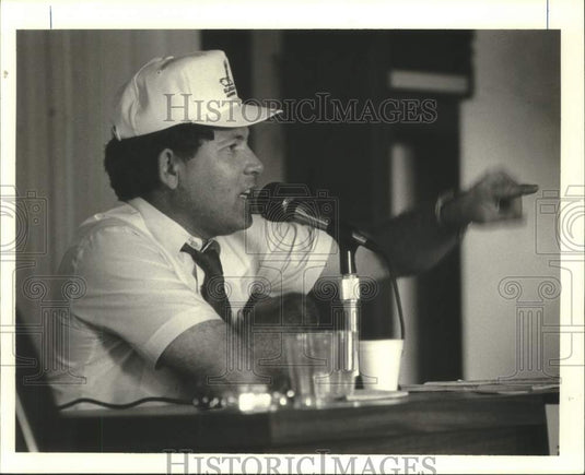 1987 Press Photo Daniel Kruse of Superior Auctioneers and Marketing, Inc. - Historic Images